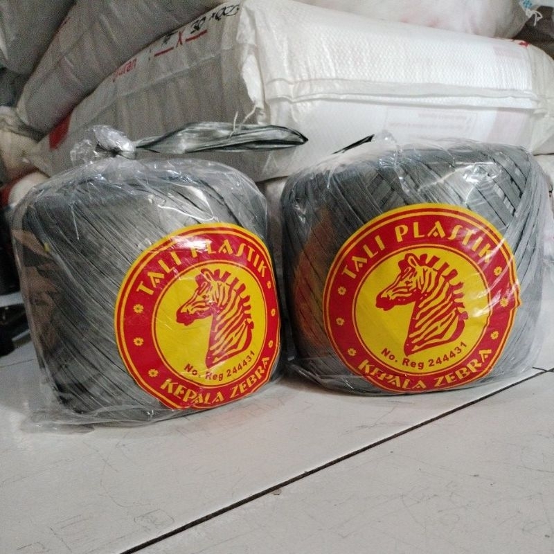 

Tali Rafia Hitam 1kg Tali Plastik Hitam ( MF8 )
