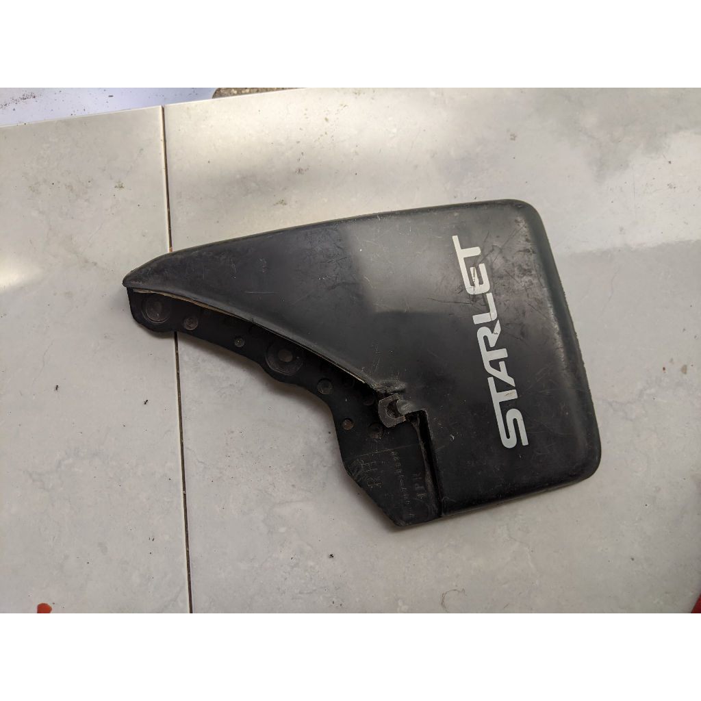 Mudguard Kepet Roda Starlet Kotak Baru Kanan Belakang