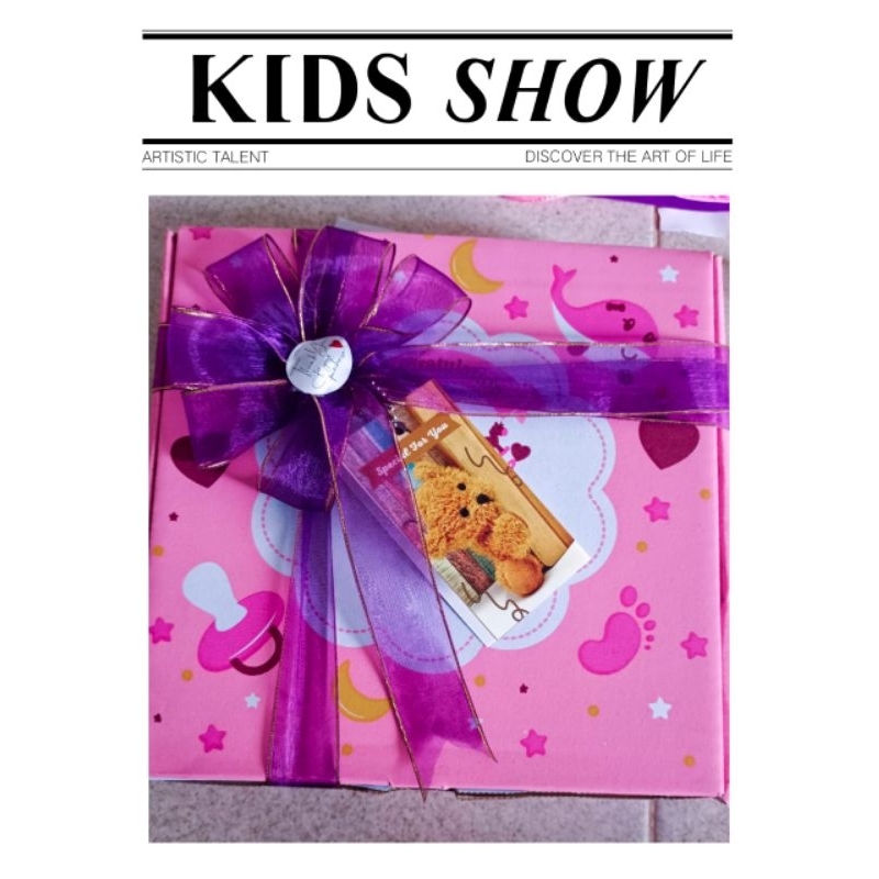 

Box Kado Untuk Hadiah Spesial size 22x22x5 cm