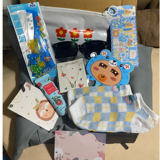 

Kado Hampers aesthetic murah merah bagus | kado ulang tahun