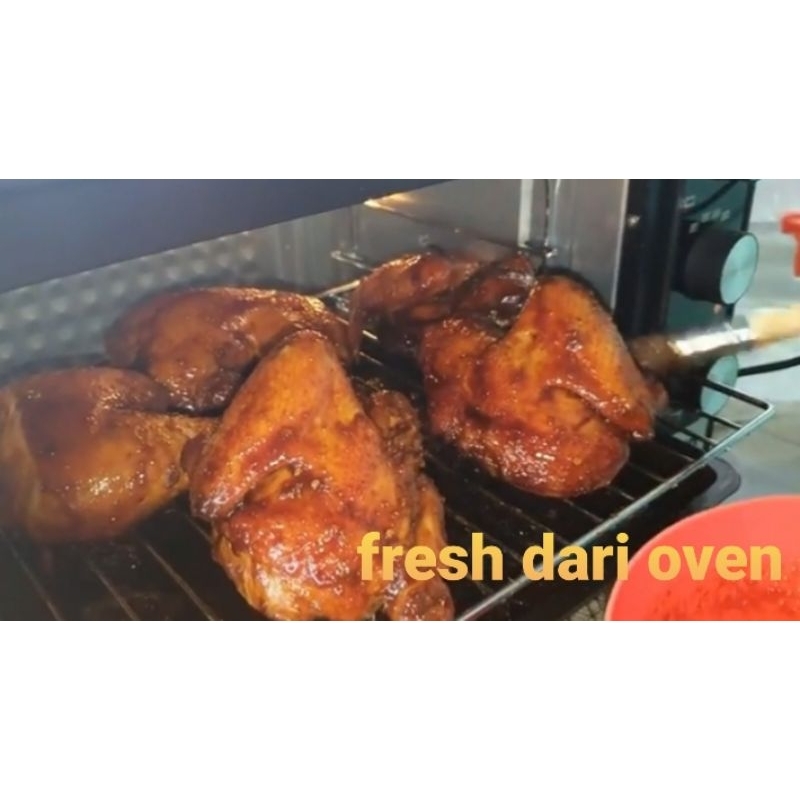 

Ayam Panggang Oven isi 1 ekor potong 4 free sambal goreng pedas