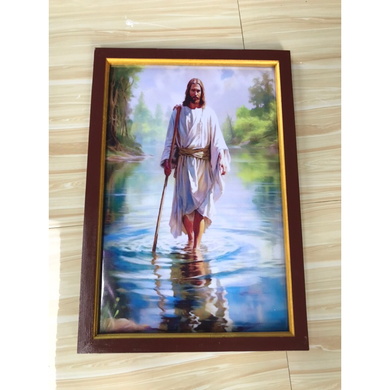 hiasan dinding gambar Tuhan Yesus kristus berjalan diatas air plus bingkai