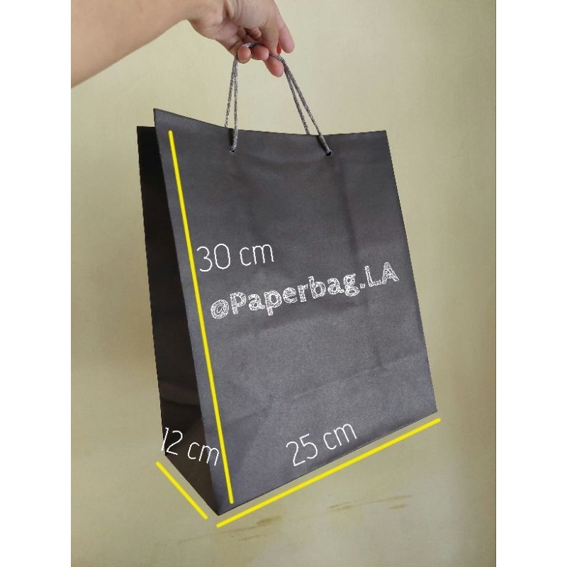 

Paperbag Hitam Sablon 25 x 30 cm / Tas kertas