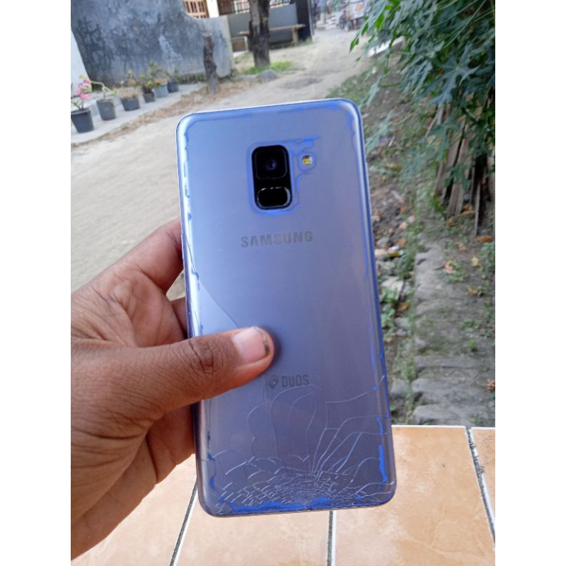 Samsung A8 2018 minus