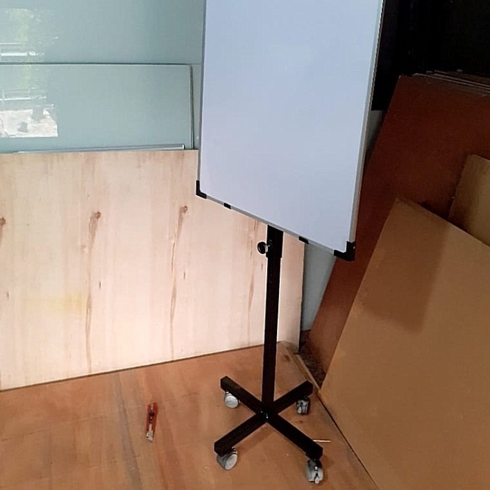 

Flip Chart Board standing Roda 6 x 9 cm Magnetik KODE V8M7