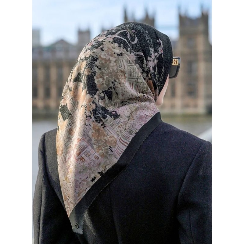 British Buttonscarves - Royal Guard