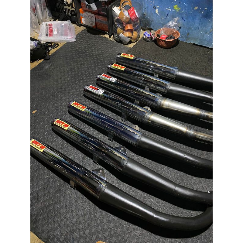 Setengah dewa GRT18 tipe K7031 pedees. PAKE emblem