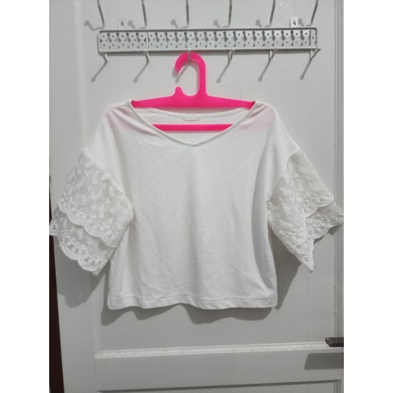 Croptop Putih Oversized GU