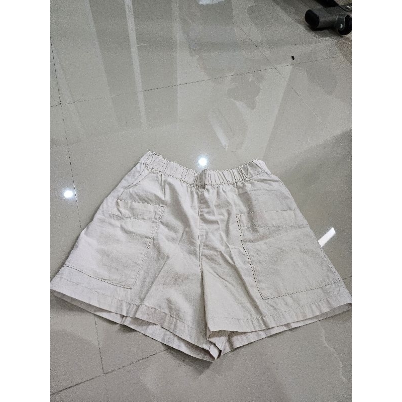 (Preloved) Uniqlo-Celana Pendek Beige