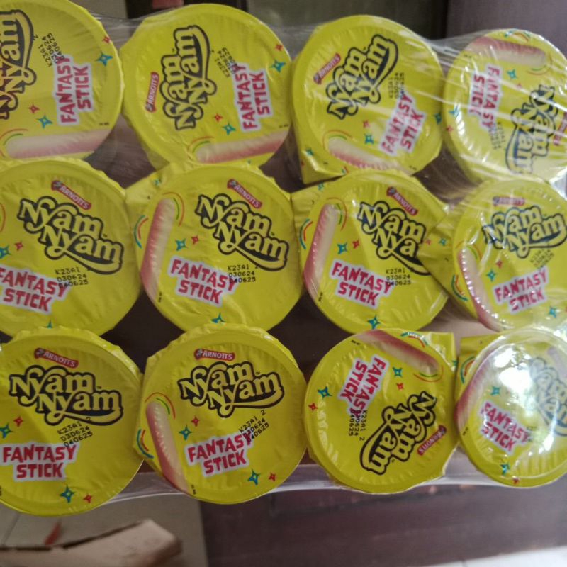 

nyam nyam Fantasi Stick 25g/satu tray 12 pcs , harga satuan