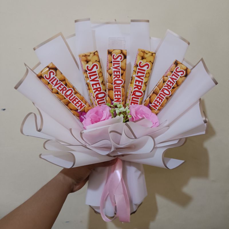 

Buket silverqueen Besar 58g - hadiah valentine hadiah ulang tahun - free kartu ucapan koaong (tanpa tulisan)