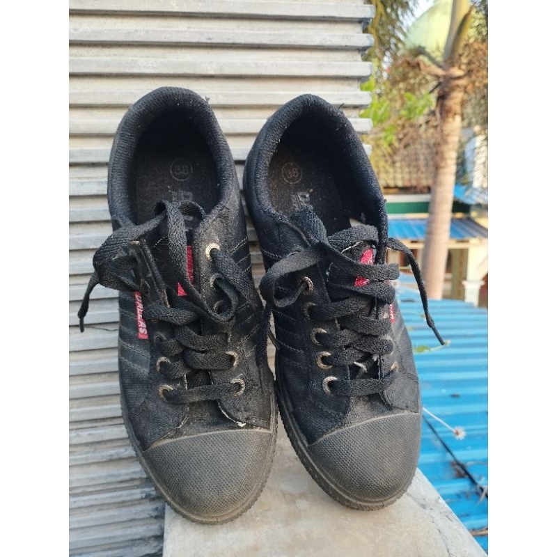 preloved sepatu sekolah