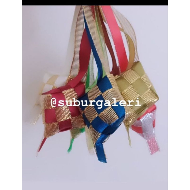 

hiasan pita ketupat isi dakron