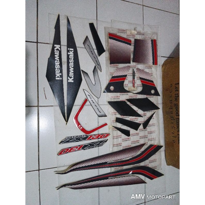 Striping stiker decal Kawasaki 2006 Zx130 VR Hitam 40143-0848