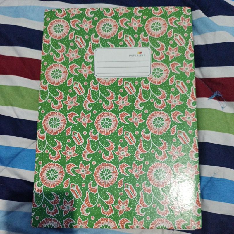 

PAPERLINE buku tulis sampul tebal isi 700
