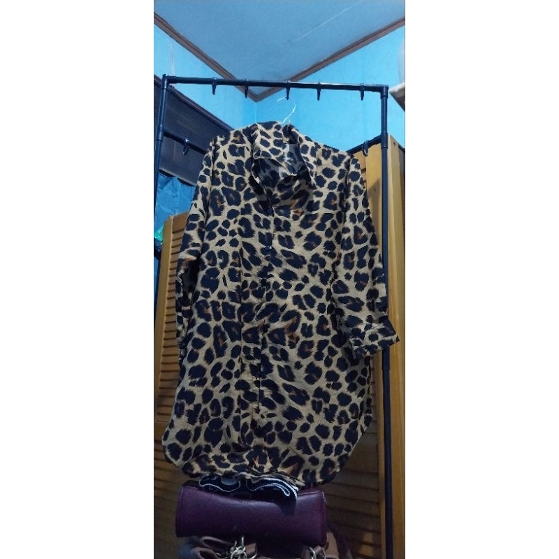 kemeja motif macan