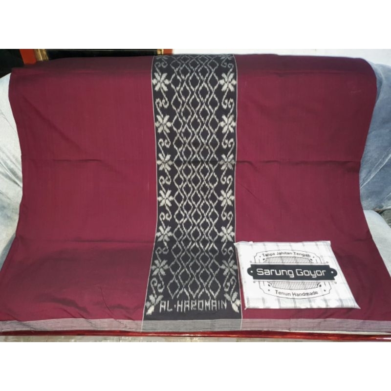 Sarung tenun goyor merah maron polos