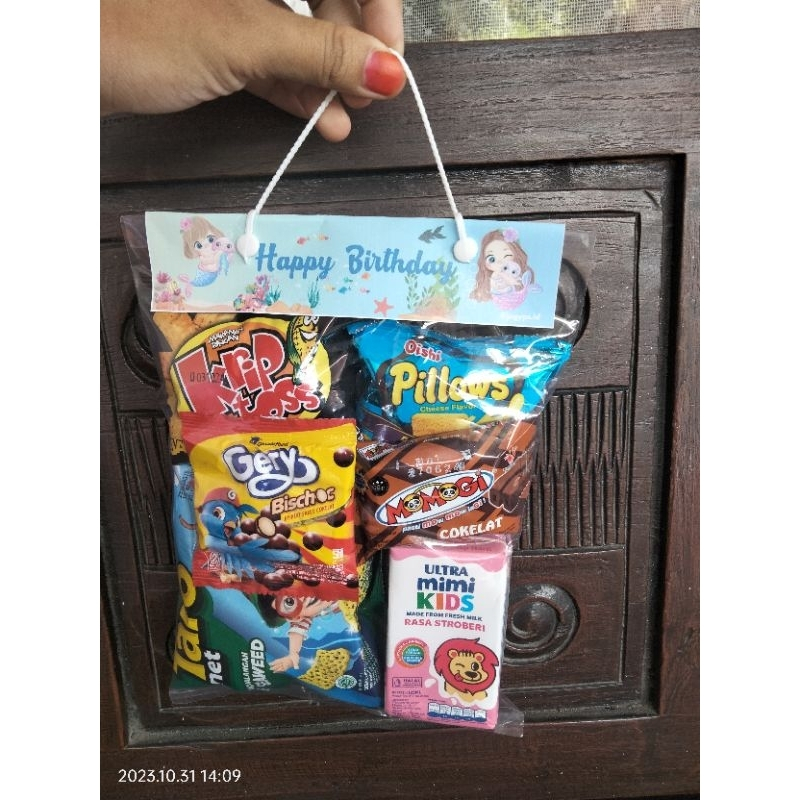 

Snack Ulang Tahun Free Custom Label Stiker Hampers Ulang Tahun Gift Unik Murah