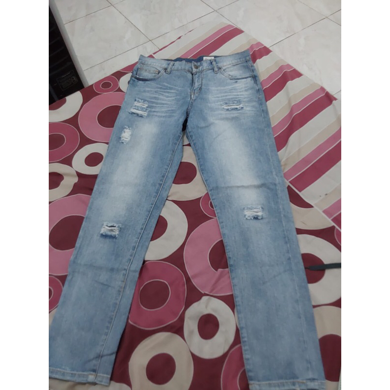 preloved ripped jeans