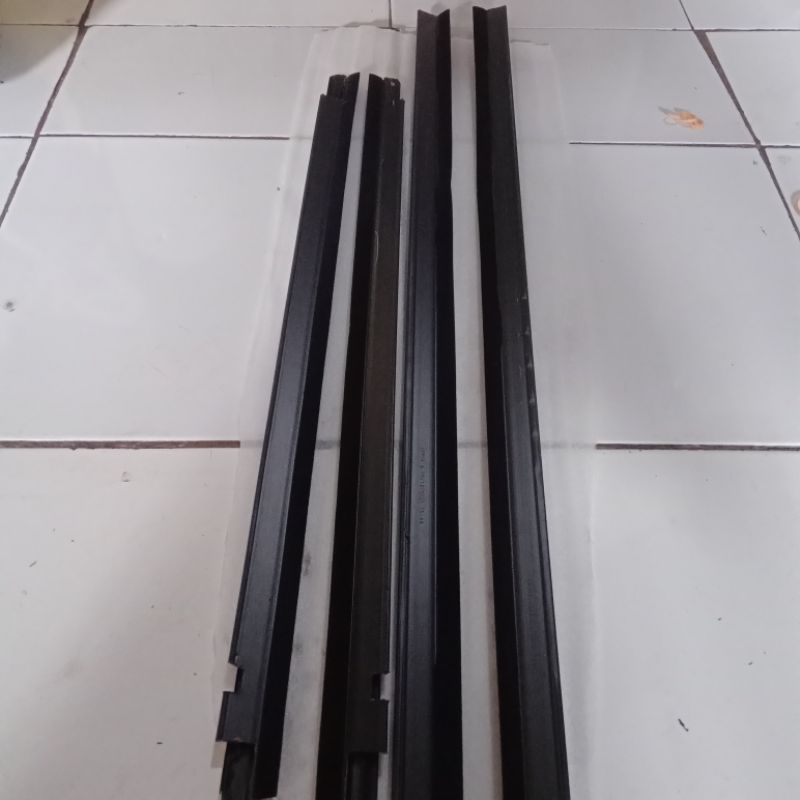 1 set pelipit kaca mobil datsun GO