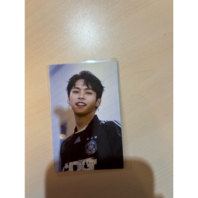 LEE KNOW i am who ver. official photocard with defect