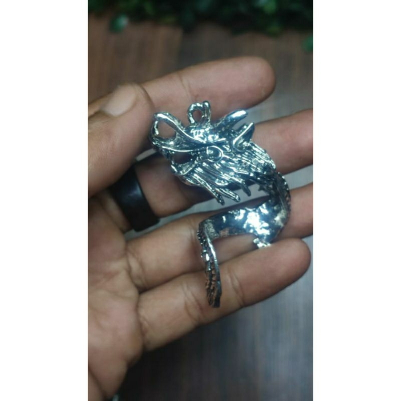 ring liontin motif naga buat taring kuku dll