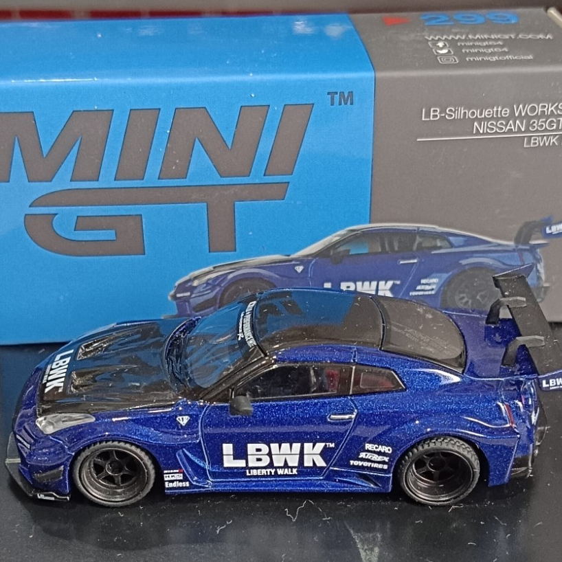 Diecast mini gt nissan skyline r35 lbwk 299