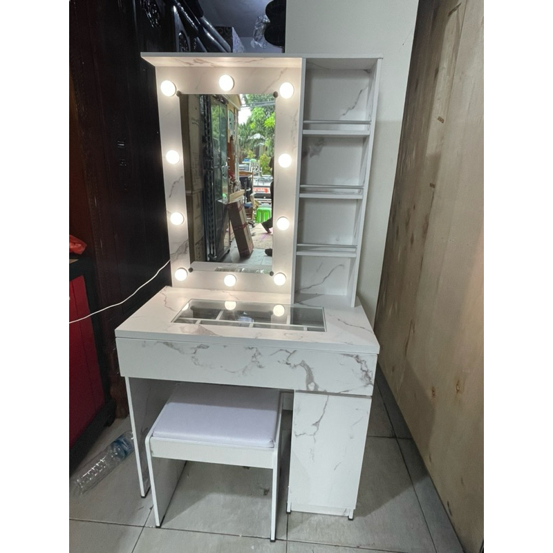 MEJA RIAS MINIMALIS LAMPU + KURSI MEJA MAKE UP,LAMPU,MAKE UP ARTIS,M