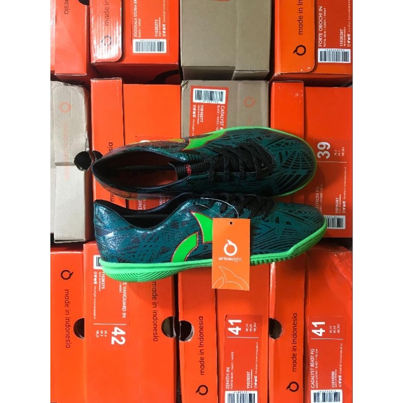 Ortuseight azteg green futsal size 39