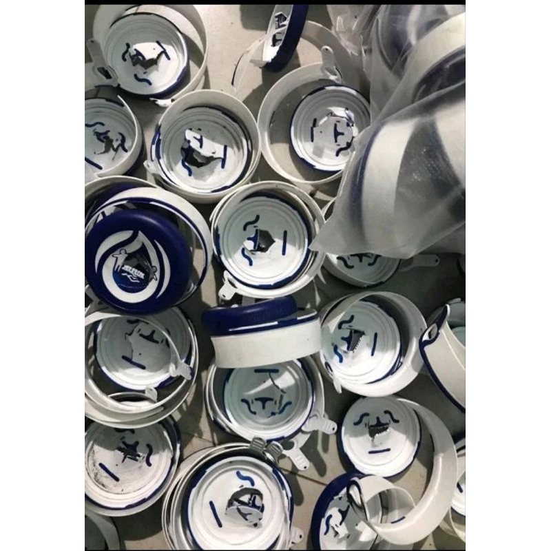 tutup botol aqua bekas kondisi lubang bolong