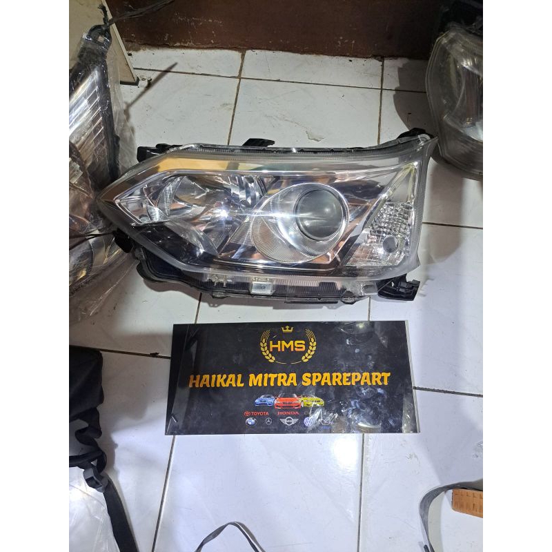 Headlamp lampu depan Toyota Avanza Veloz 2016 2017 2018 ORI