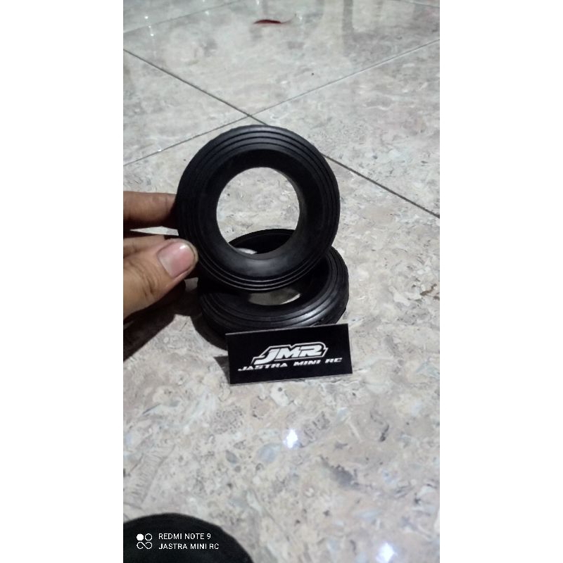 ban miniatur truk skala 10 (1biji)