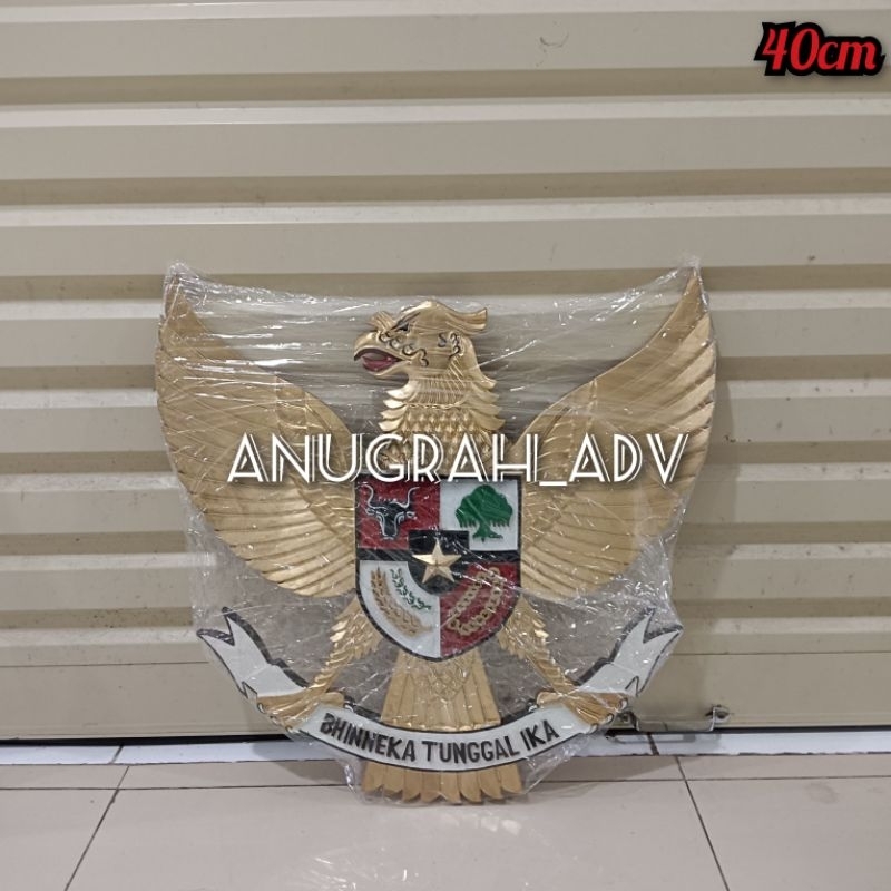 

patung hiasan dinding garuda pancasila bahan kayu mahoni ukuran 40cm