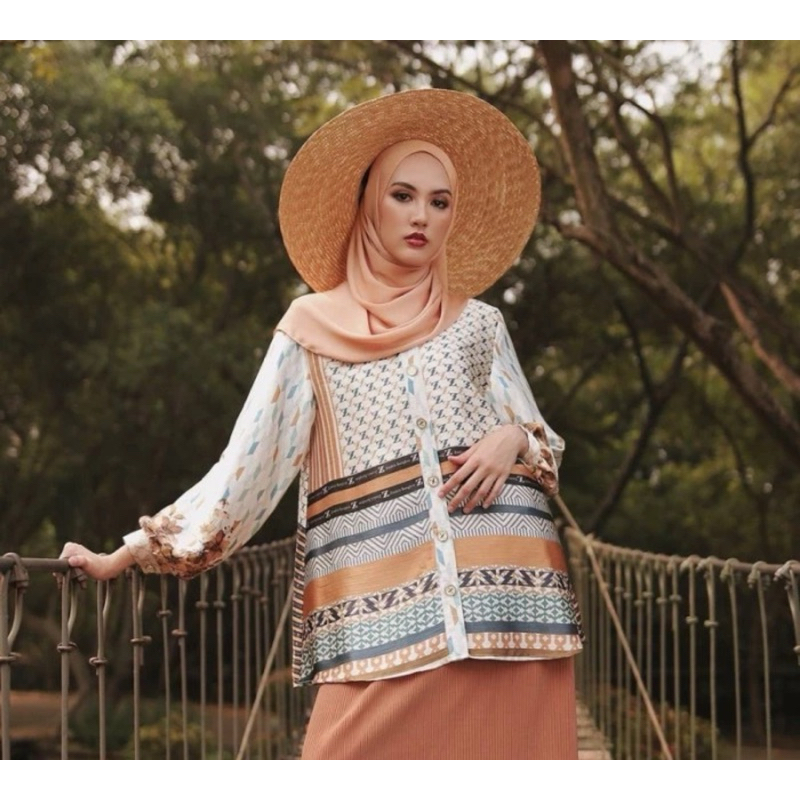 Preloved good condition ZS zaskia sungkar sapphire zuwena blouse size S