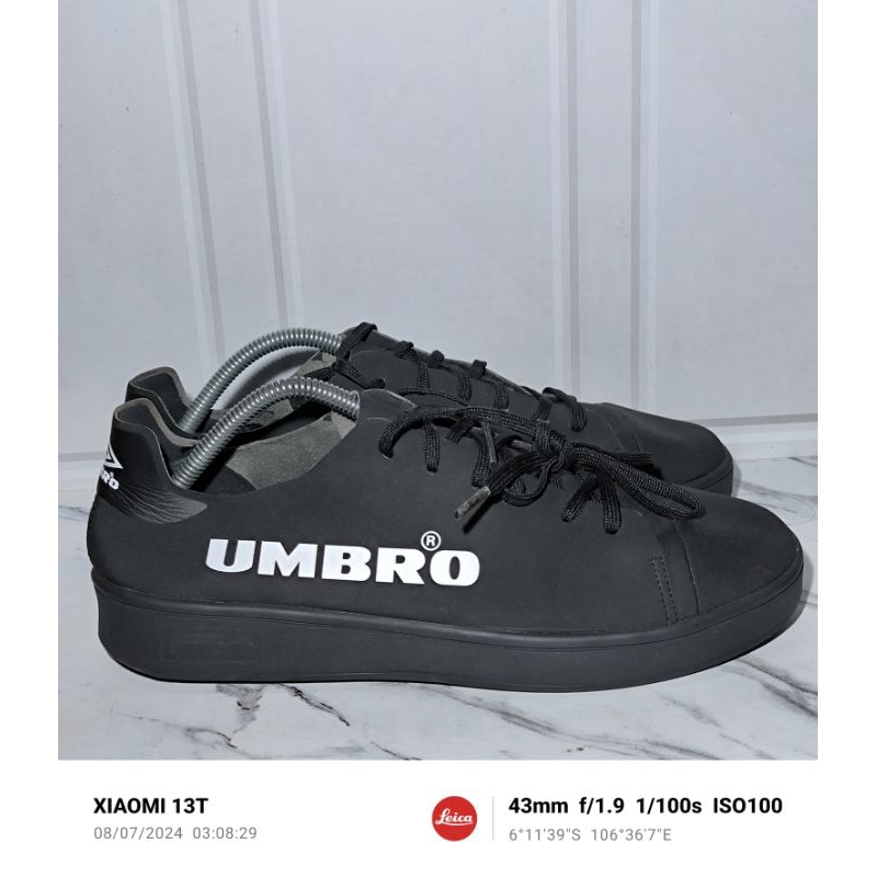 sepatu sneakers Umbro size 44