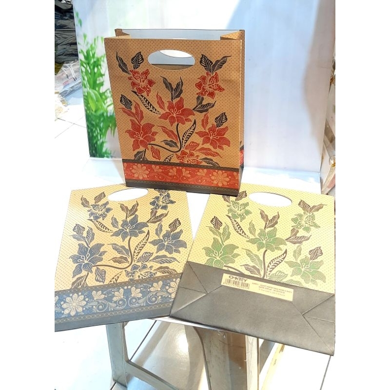

Paperbag Okey / Paperbag Batik Okey Harga Per 1 Pak Isi 10 Pcs