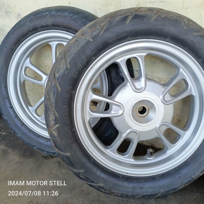 velg pelek Scoopy donat 2019 ori copotan 1set+ban kondisi 90%