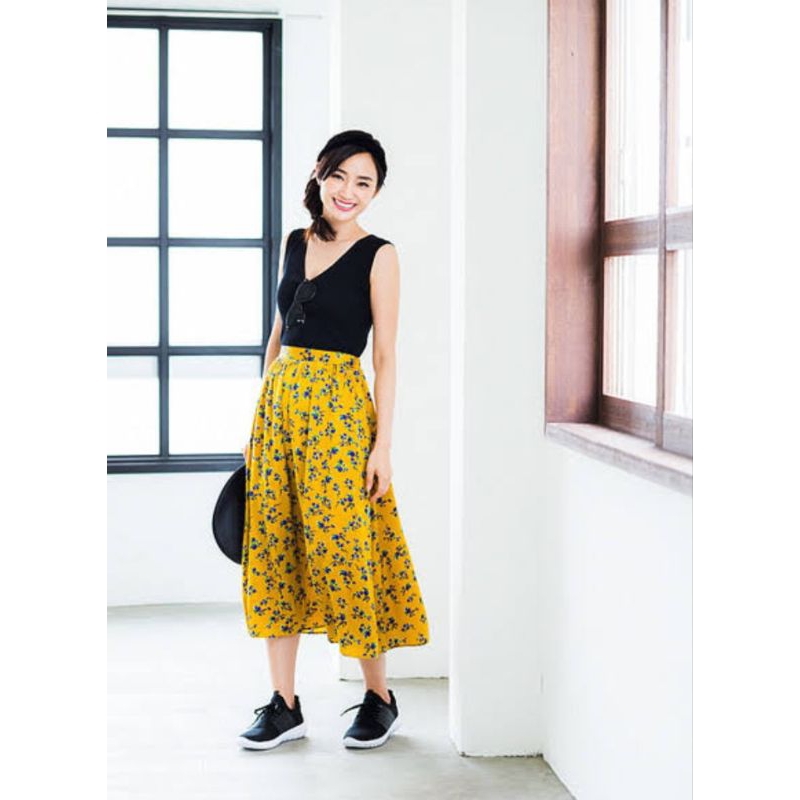 GU FLOWER FLARE SKIRT IN MUSTARD