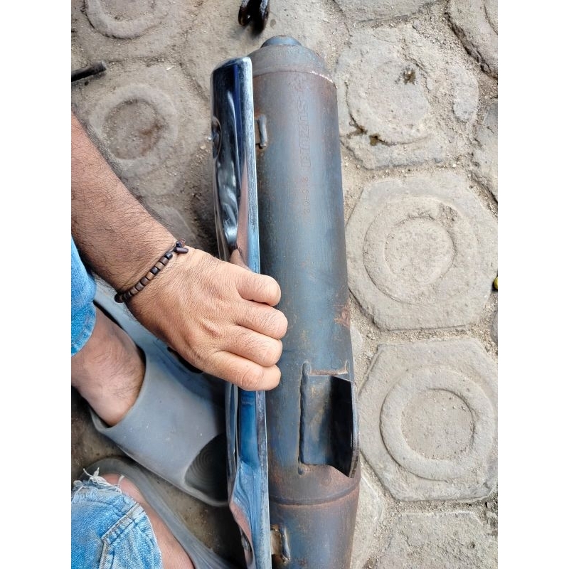 Kenalpot Ori standar  Suzuki  Shogun sp robot 2010.  kondisi  seken ORI tidak ada kropos suara masih