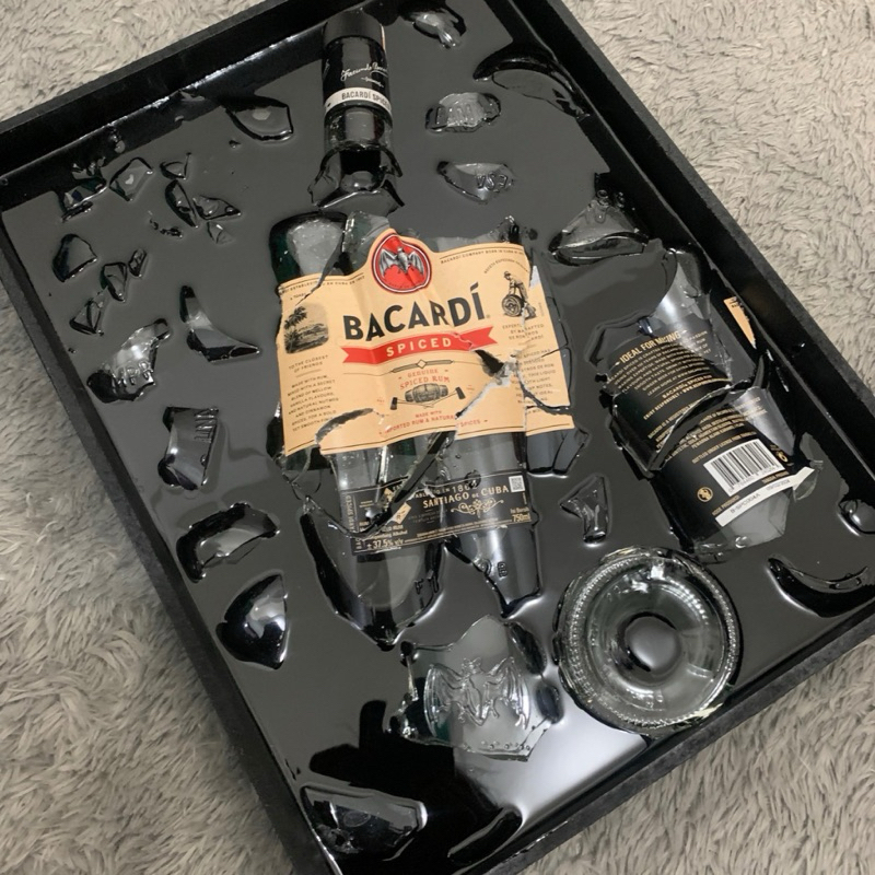 Hiasan Dinding Bacardi / Frame Dinding Bacardi / Furniture
