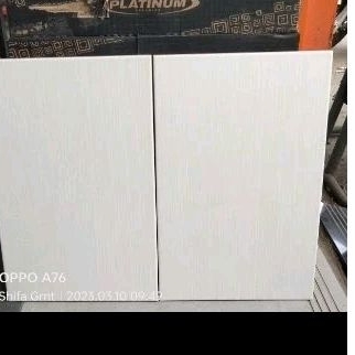 Keramik 25x40 Balkan Grey ( motif alur abu) Kw1