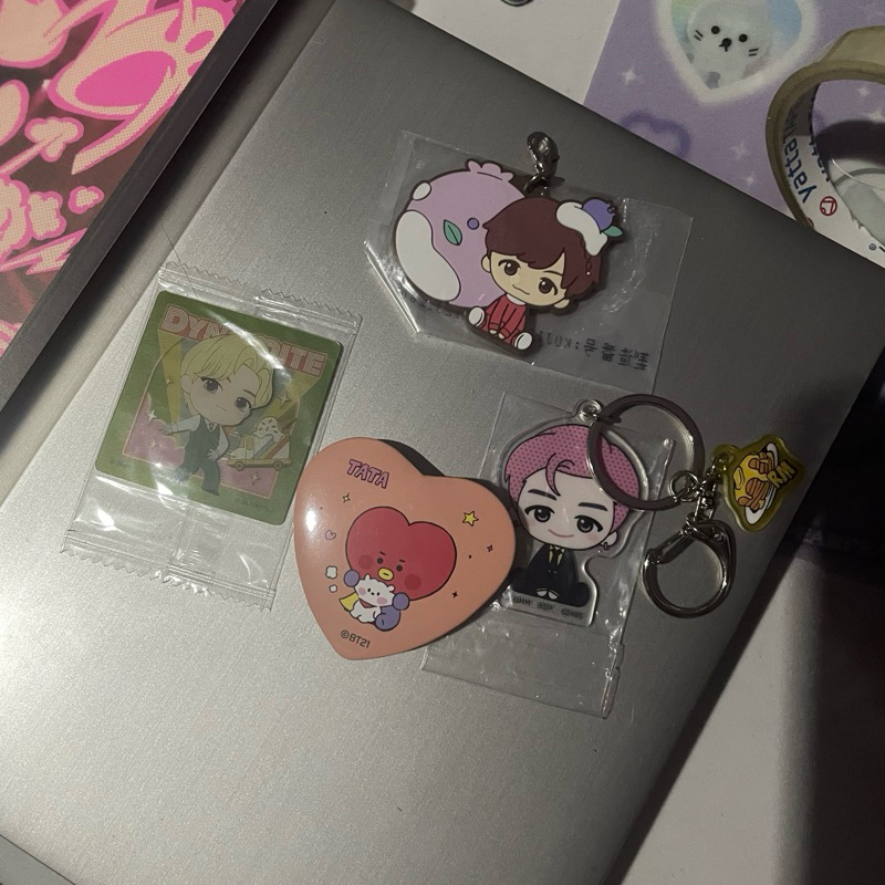 OFFICIAL BTS keychain can badge pin button magnet tinytan tata bt21 dynamite mic drop butter