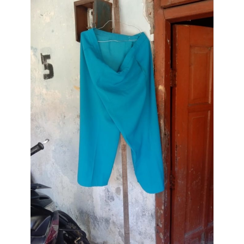 Entalase 175 Celana kain warna biru laut masih like new