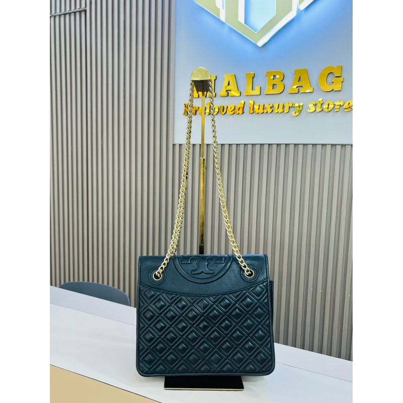 Tory Burch Fleming Patent Medium Tas Wanita