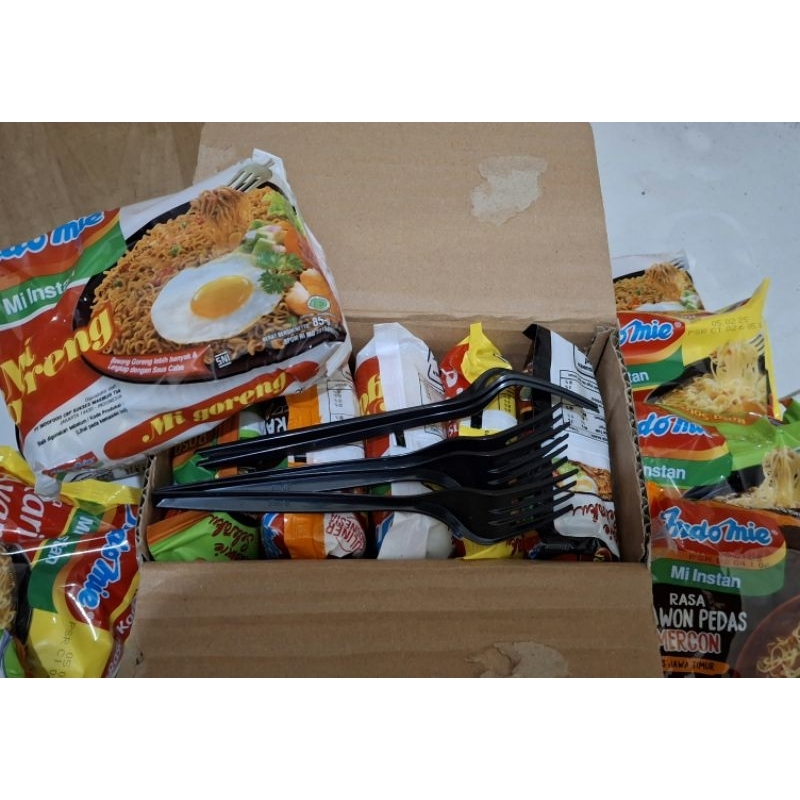 

Indomie Mix isi 5 dengan Varian rasa Berbeda (indomie goreng, indomie kari ayam,indomie ayam geprek, Indomie rawan pedas mercon, indomie soto spesial )