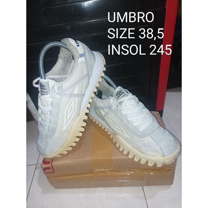 sepatu umbro second