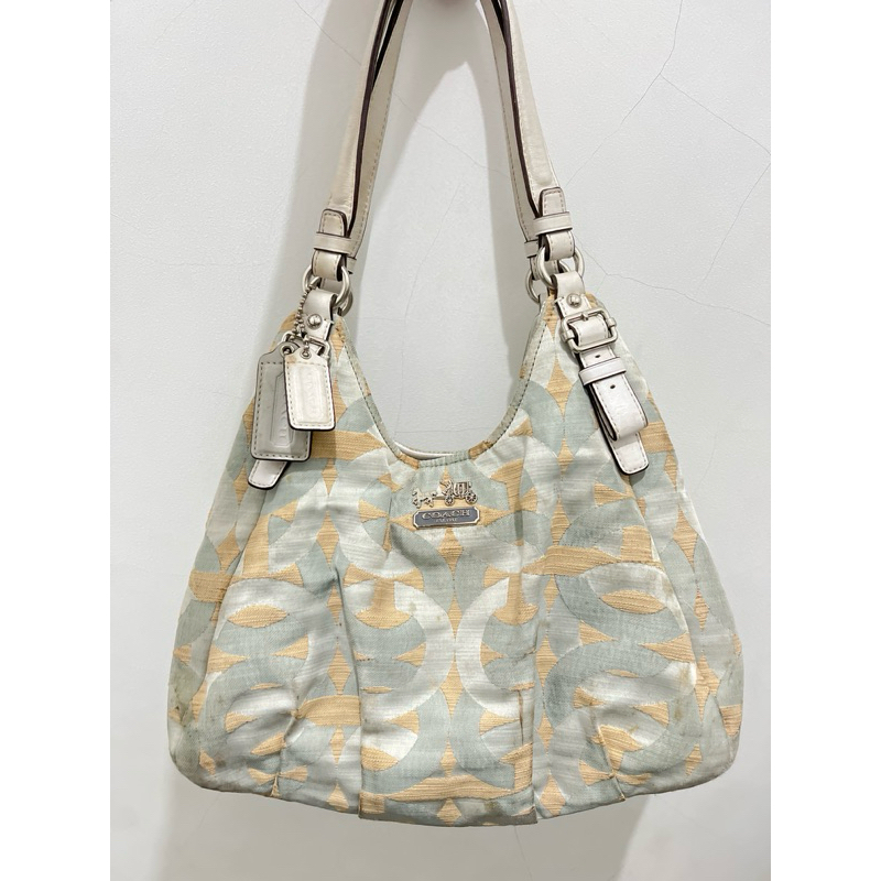 COACH HOBO SIGNATURE PRELOVED