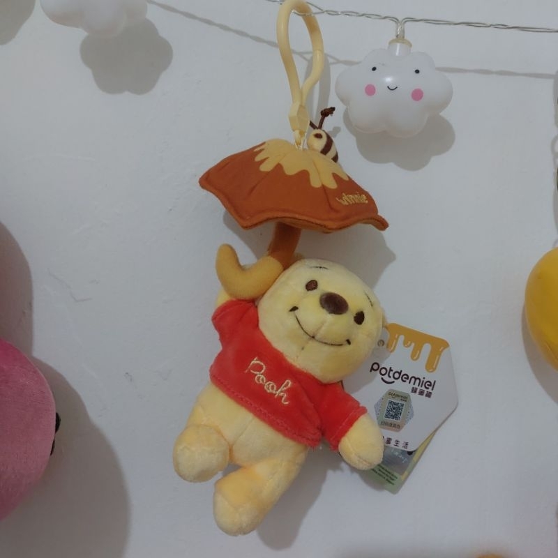 Gantungan kunci winnie the pooh payung disney x potdemiel