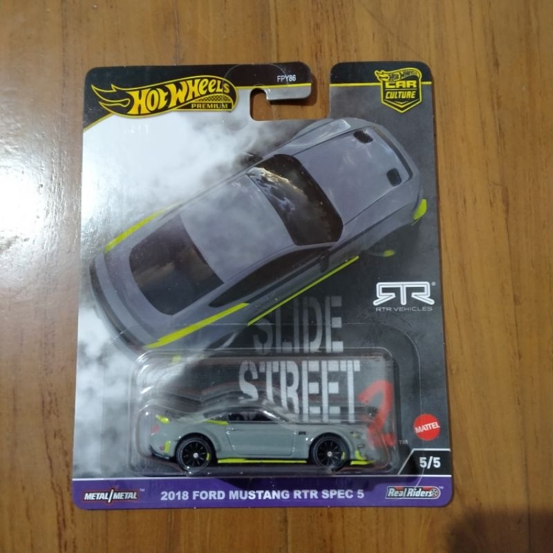 hotwheels Ford Mustang RTR slide street 2