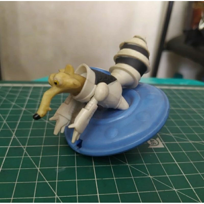 Figure Ice Age Scrat Mainan Happy Meal McD